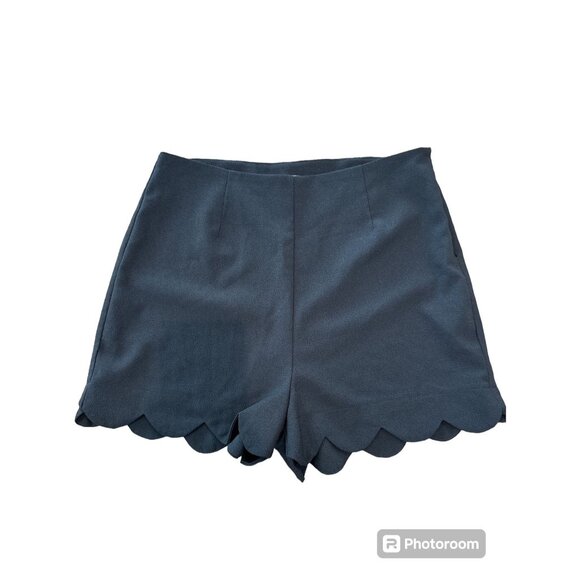 Monteau Scalloped Short Shorts - Picture 2 of 8